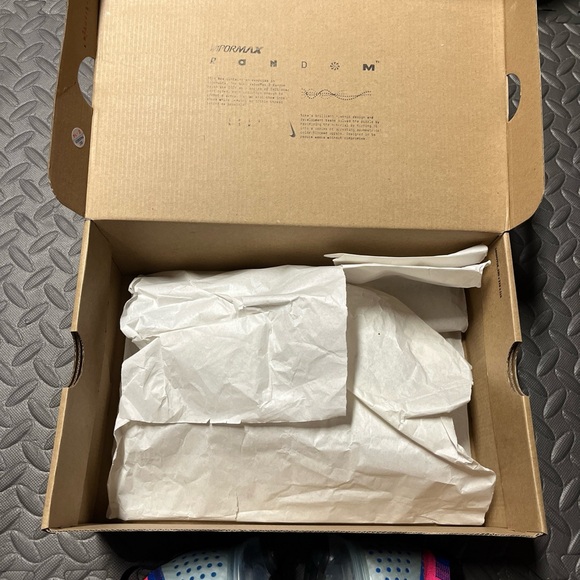 Nike Air VaporMax Flyknit 2 Random Shoes Men's 11 Sneakers EXCELLENT CJ0… - Picture 13 of 13